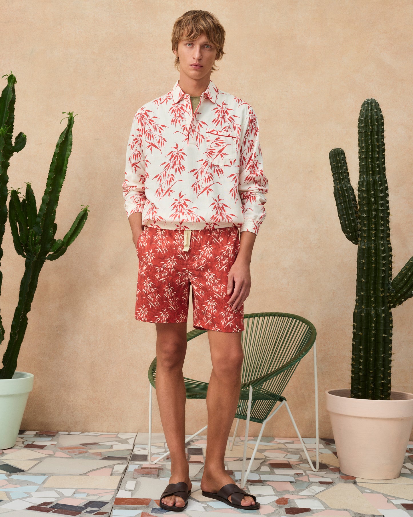 Alex - Relaxed Fit Bamboo Print Drawcord Linen Shorts in Summer Red/White Sand