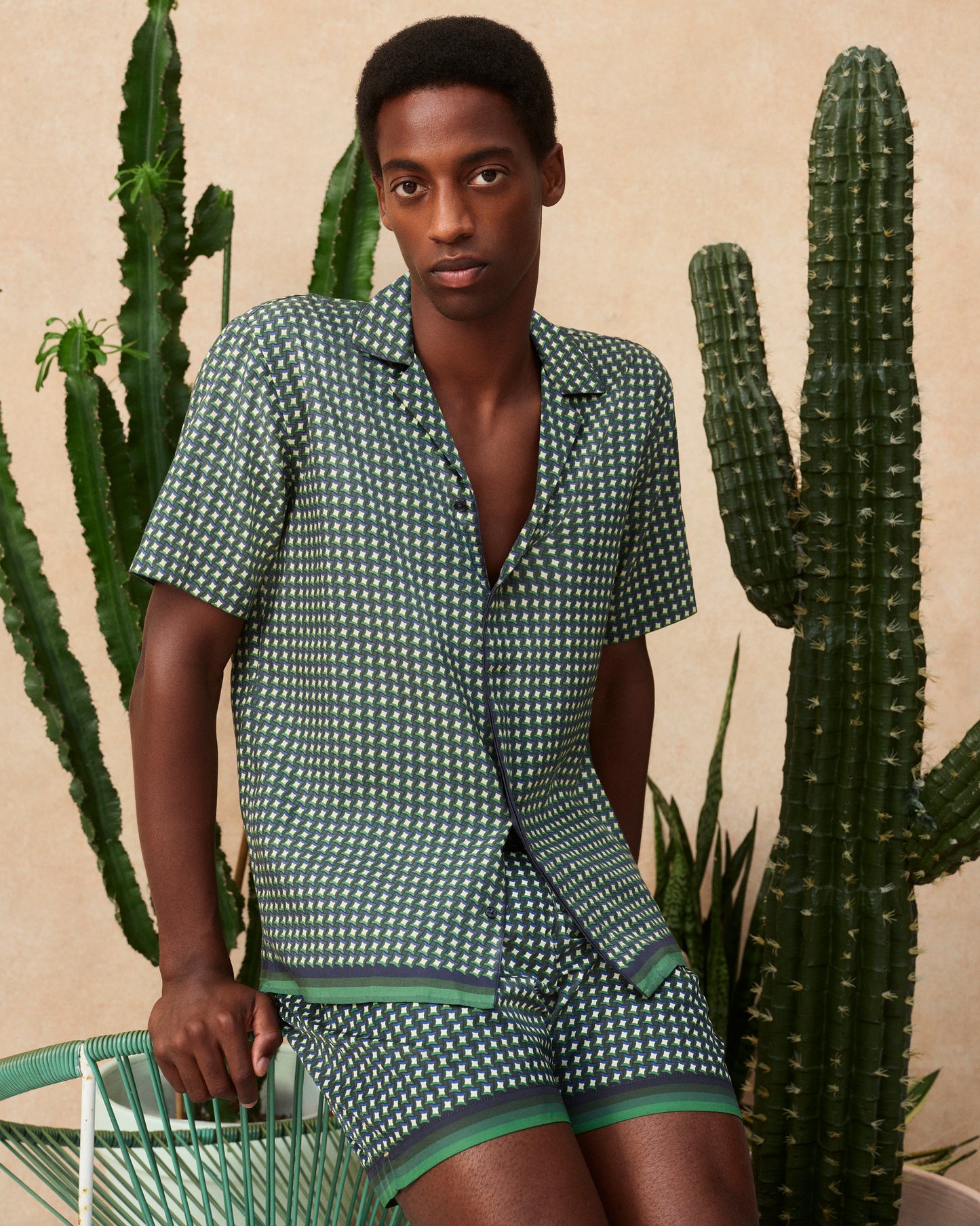 Bulldog - Mid-Length Piscina Print Swim Shorts in Agave Green