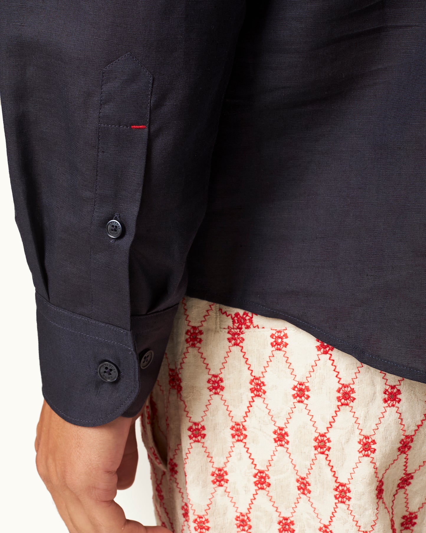 Cesare - Relaxed Fit Cutaway Collar Overhead Cotton-Linen Shirt in Night Iris Detail 1