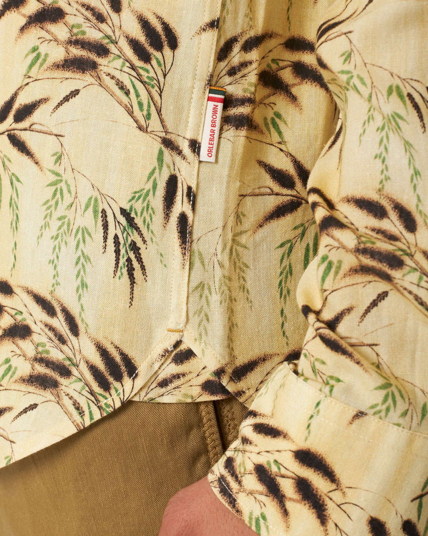 Colburn - Tailored Fit Catkin Print Long-Sleeve Linen Shirt in Latte Detail 1