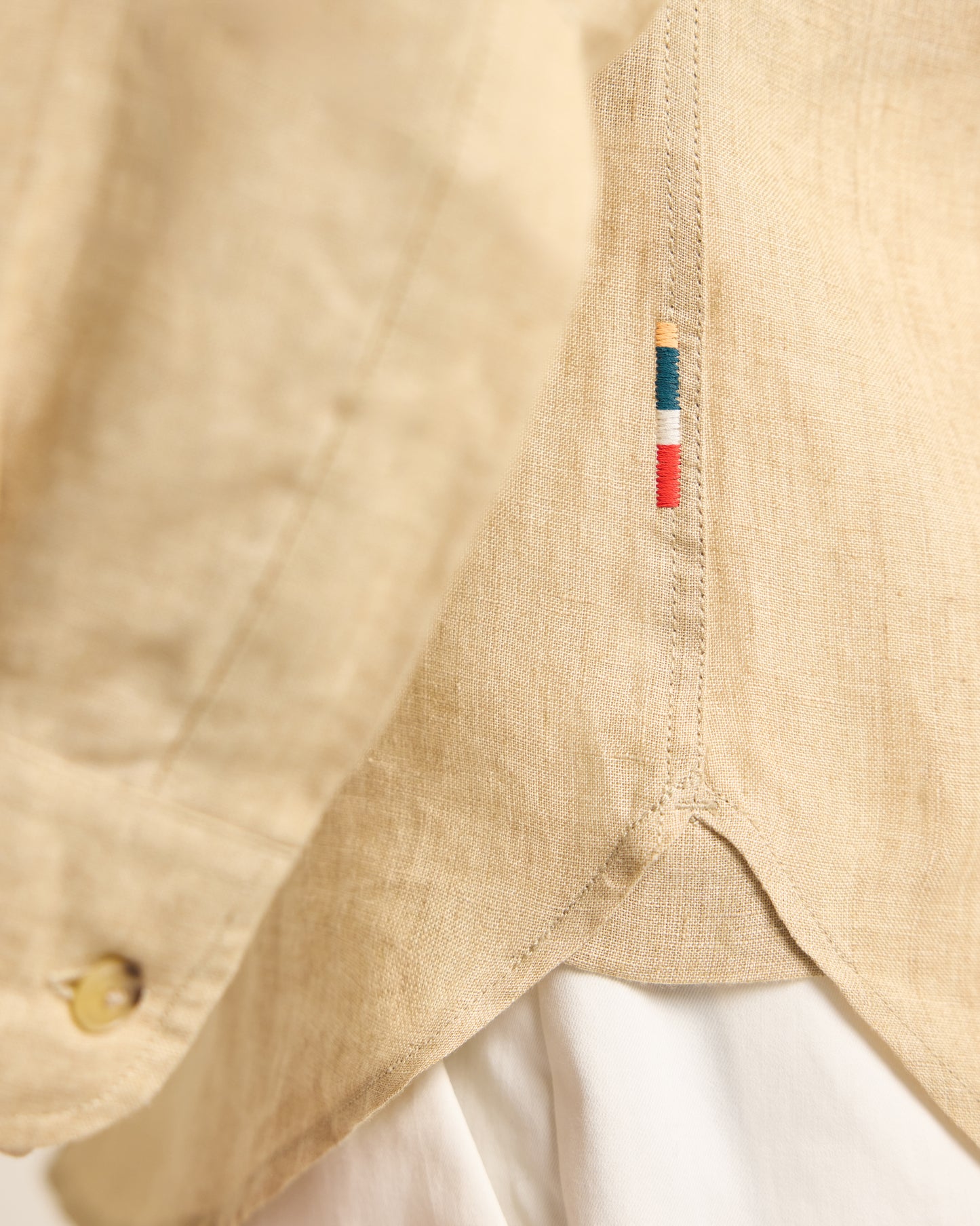 Colburn Lino - Tailored fit linen shirt, classic collar, chest pockets Detail View