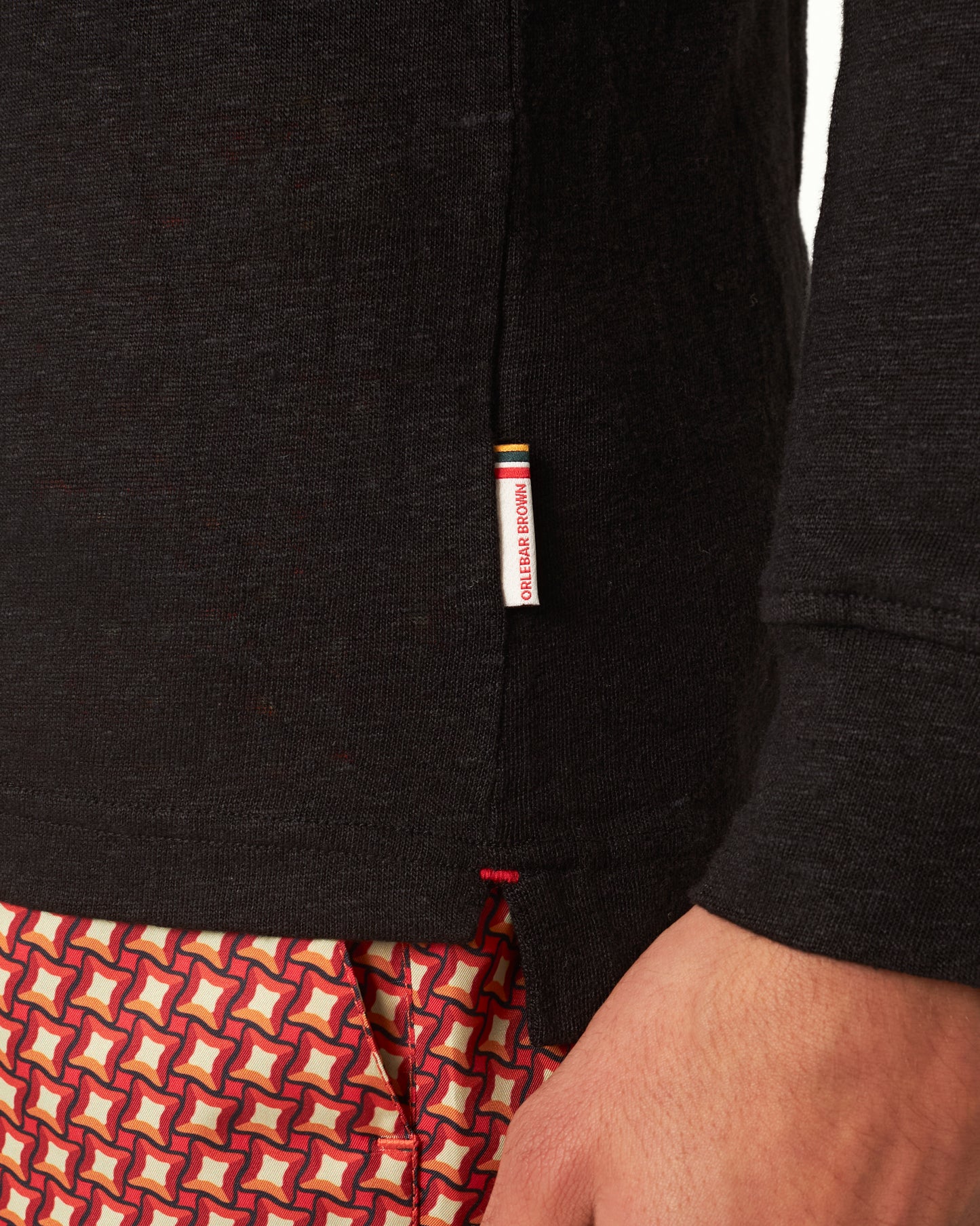 Felix - Tailored Fit Resort Collar Long-Sleeve Linen Polo Shirt in Black Detail 1