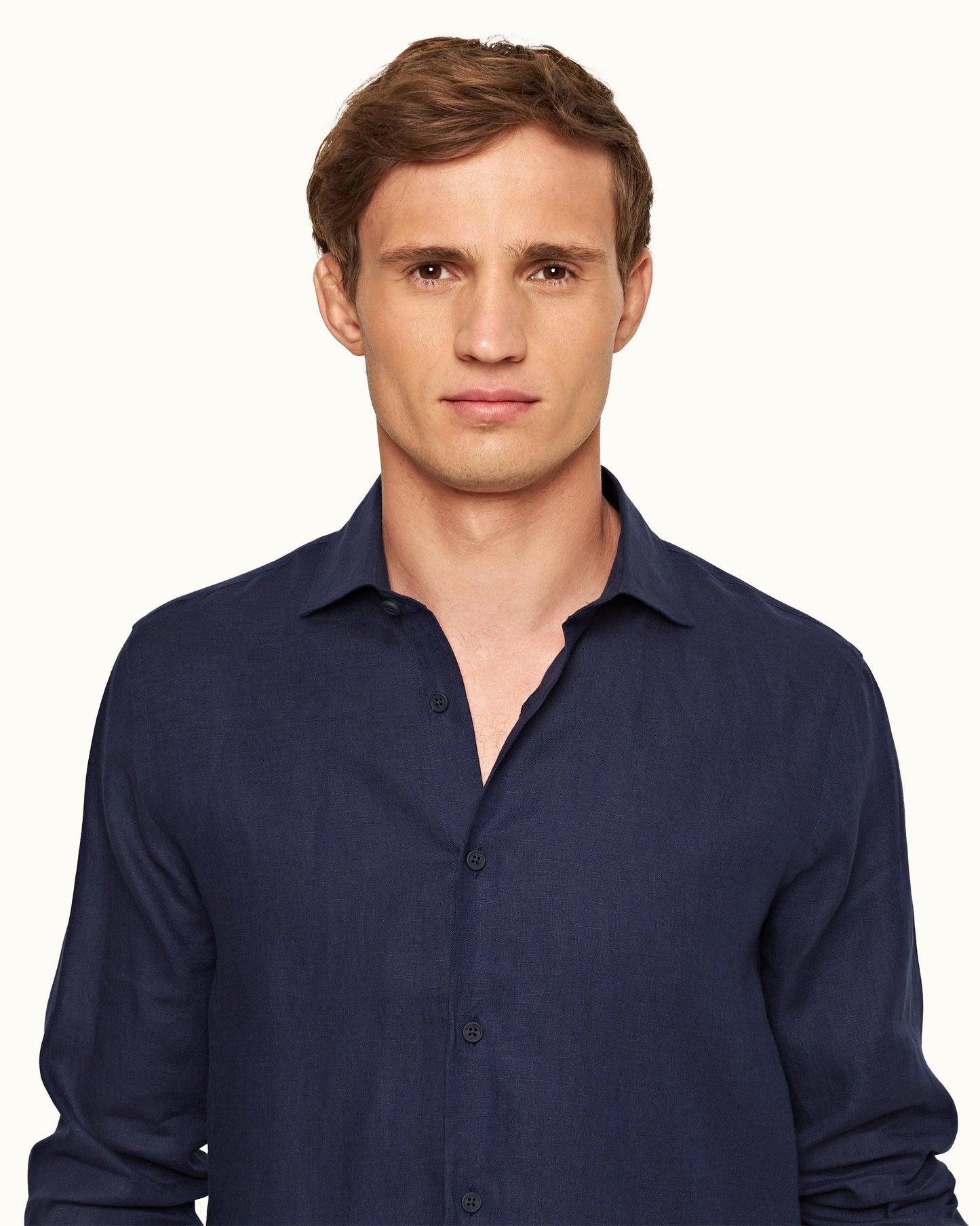Giles Linen - Mens Navy Cutaway Collar Tailored Fit Linen Shirt Collar Detail View