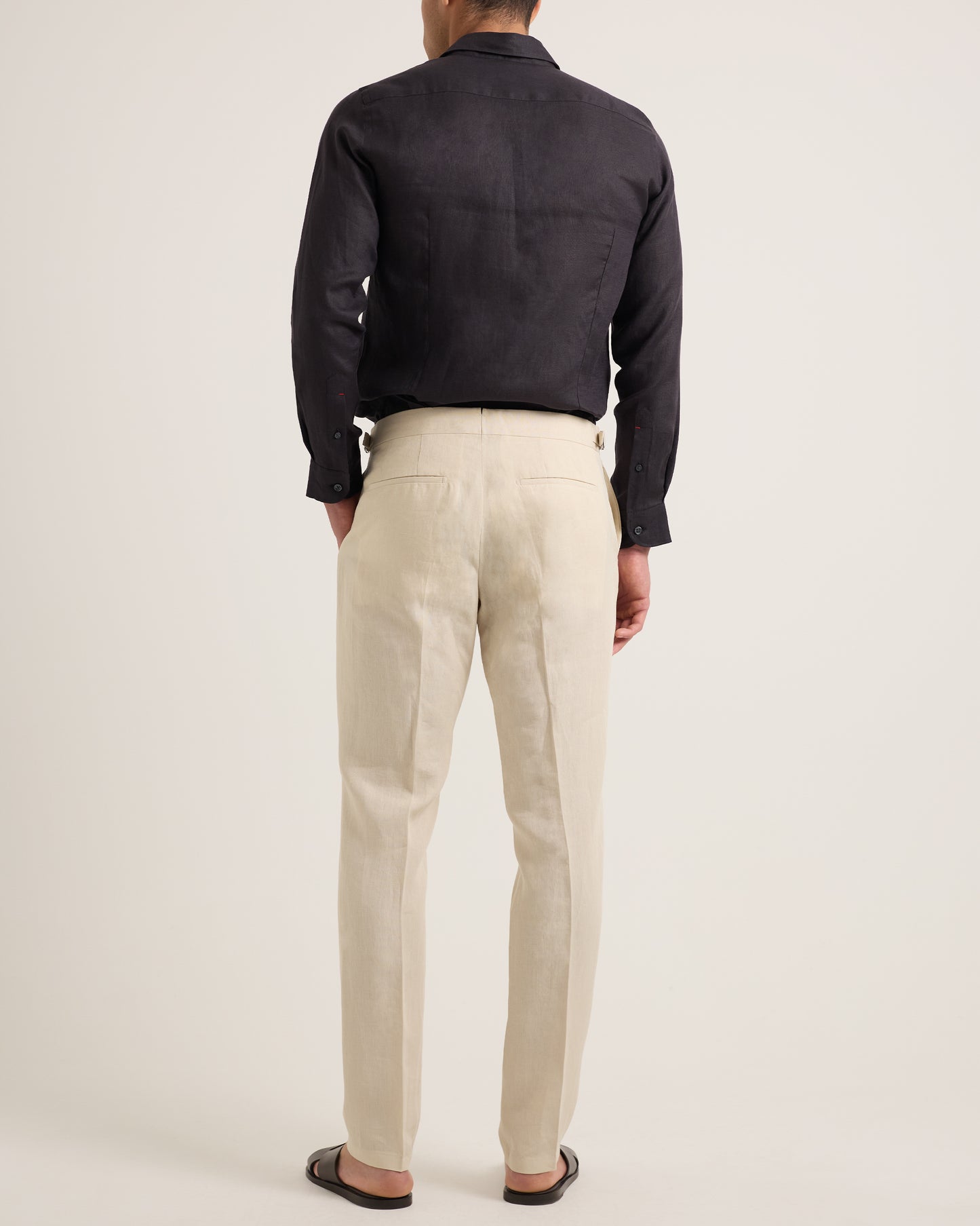 Griffon Lino - Tailored Fit Smart Italian Linen Trousers in Chai Model Back View