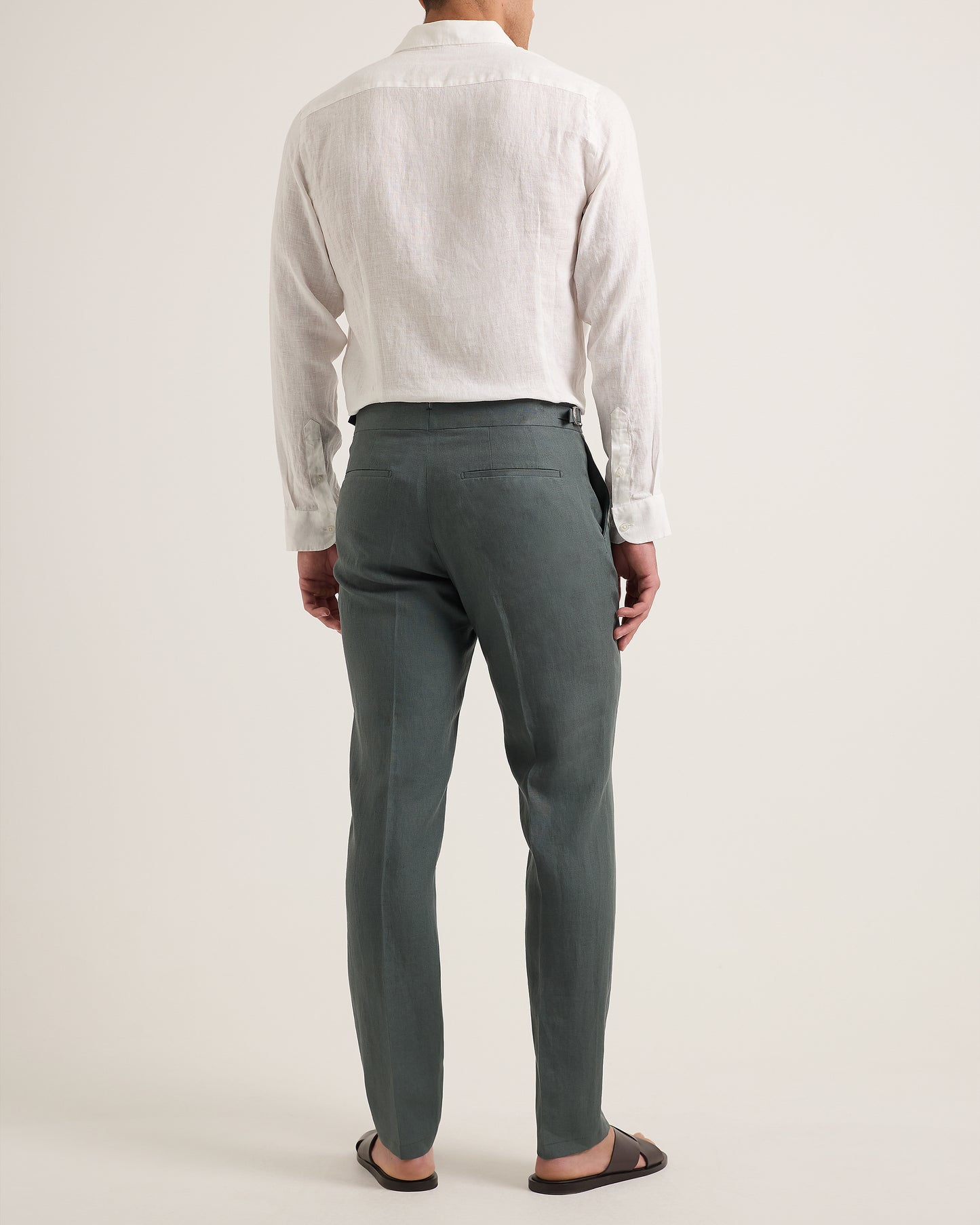 Griffon Lino - Tailored Fit Smart Italian Linen Trousers in Khaki Model Back View