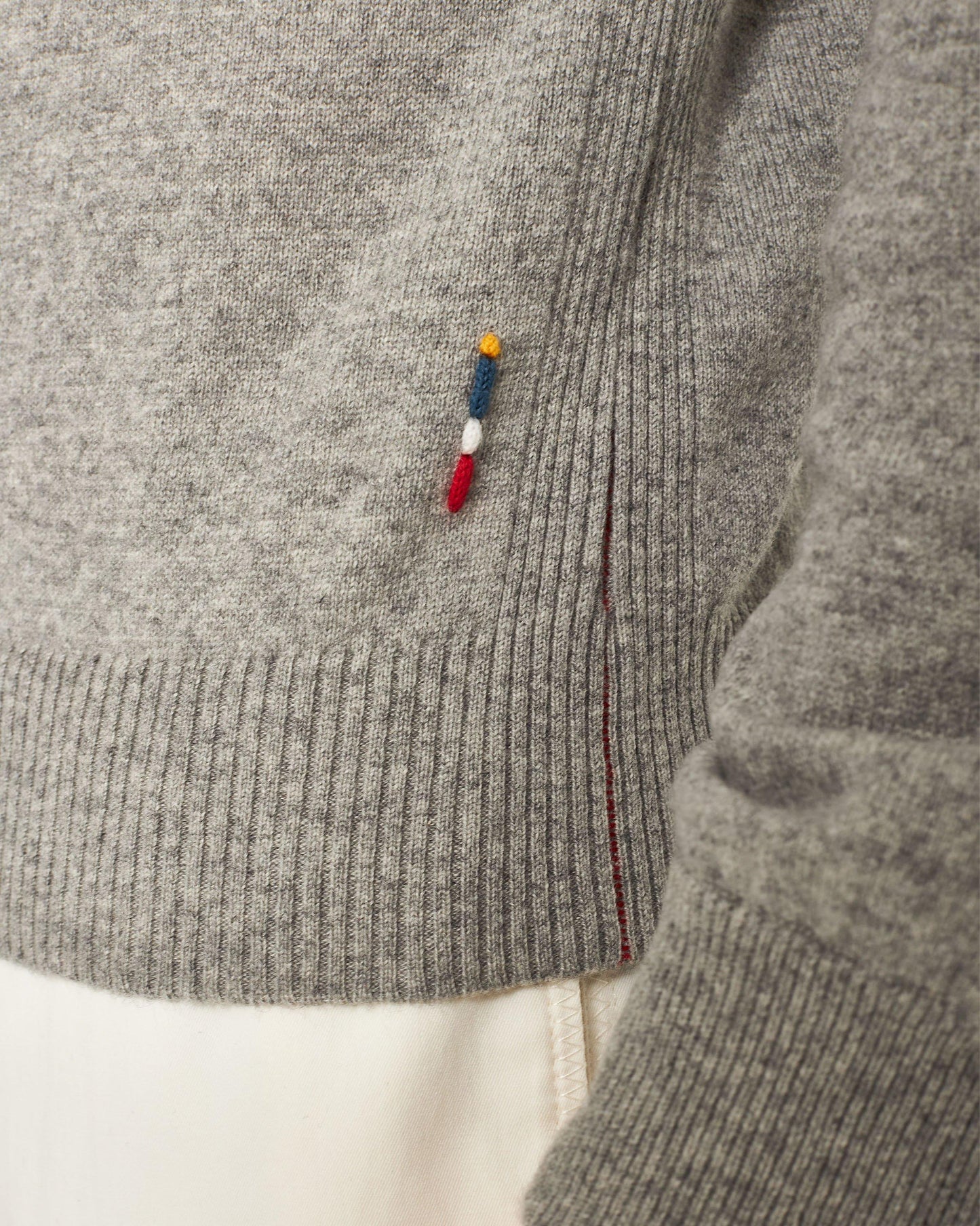 Levar - Oyster Grey Tailored Fit Crewneck Cashmere Jumper Detail 1
