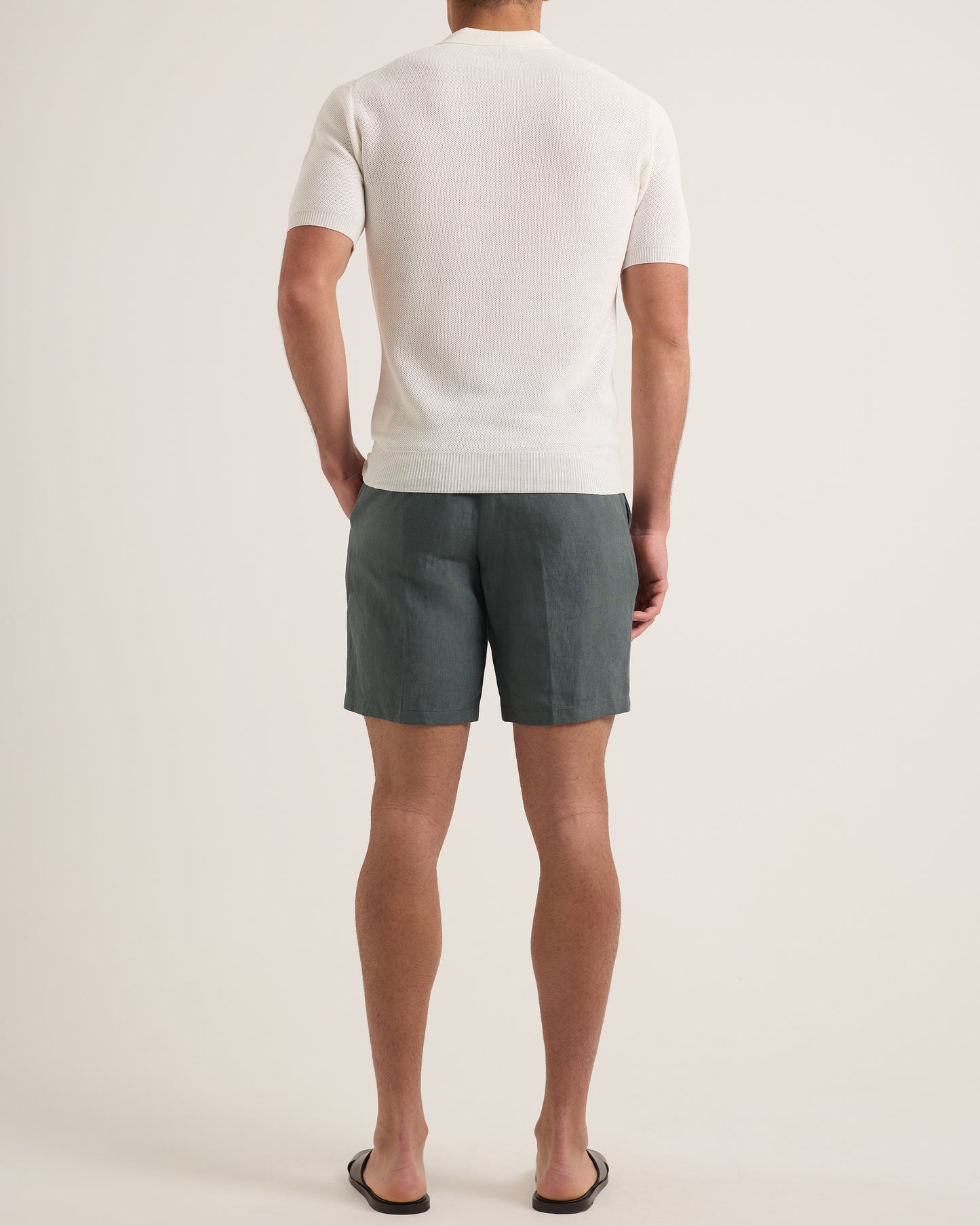Norwich Lino - Tailored Fit Smart Italian Linen Shorts in Khaki Model Back View