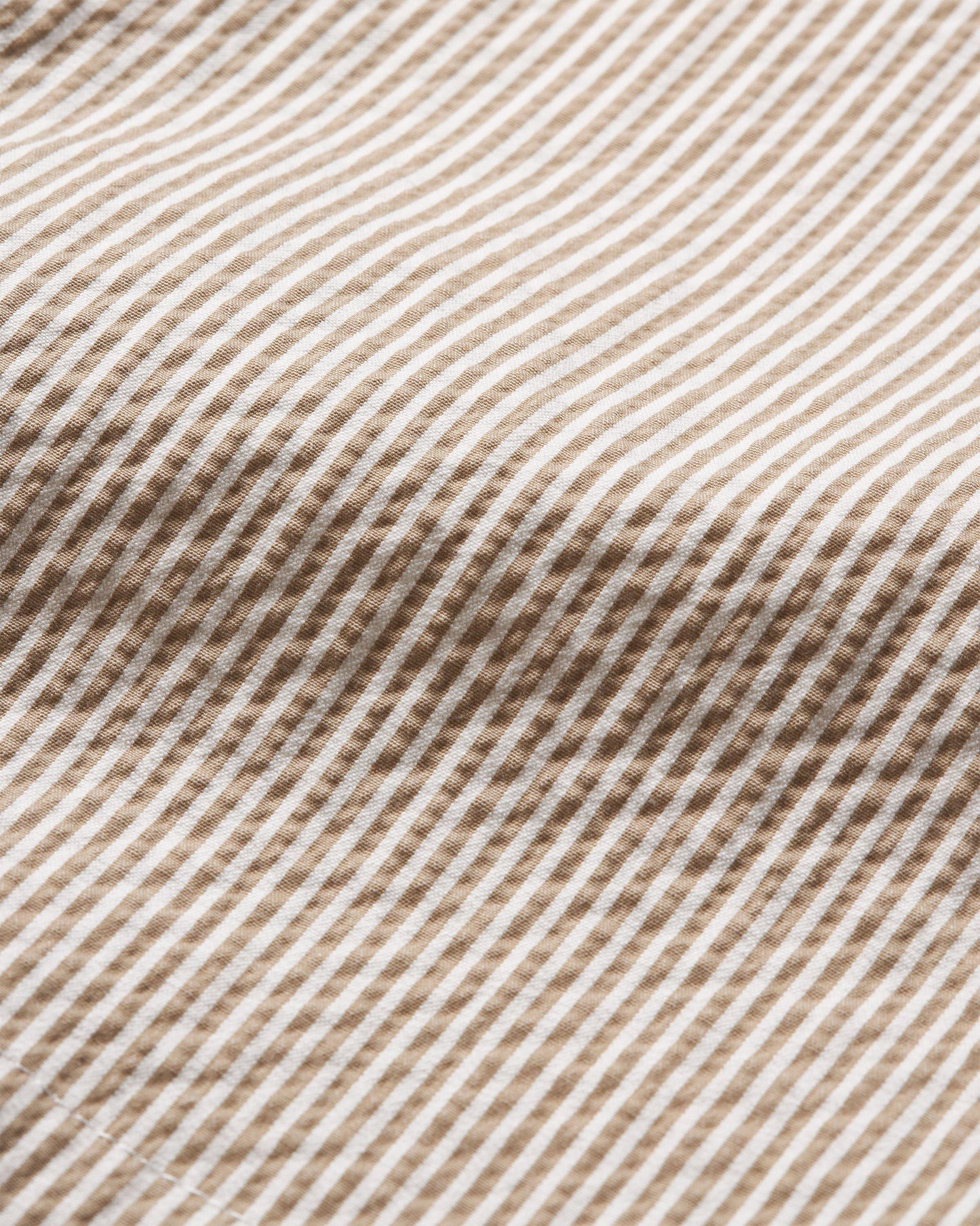 Norwich Seersucker - Seersucker Stripe Tailored Fit Shorts Woven In Italy in Chai/White colour Detail Ott