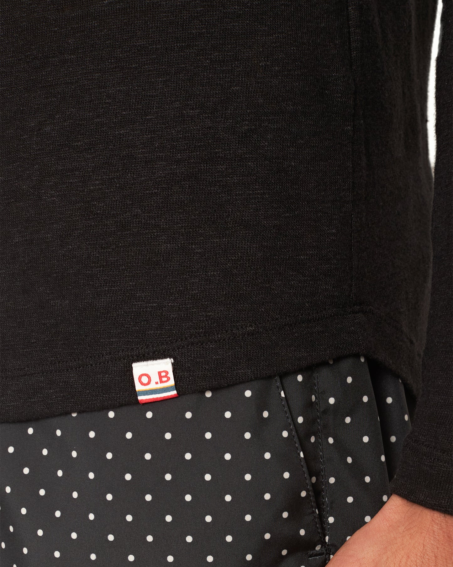 Ob-T Linen - Tailored Fit Crewneck Long-Sleeve Linen T-Shirt in Black Detail 1