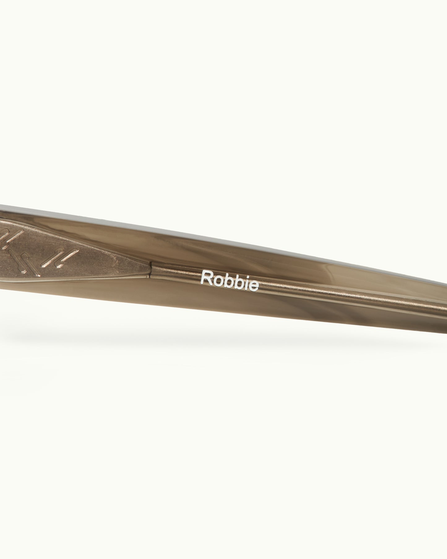 Brown metal rim with 'Robbie' branding on a white background