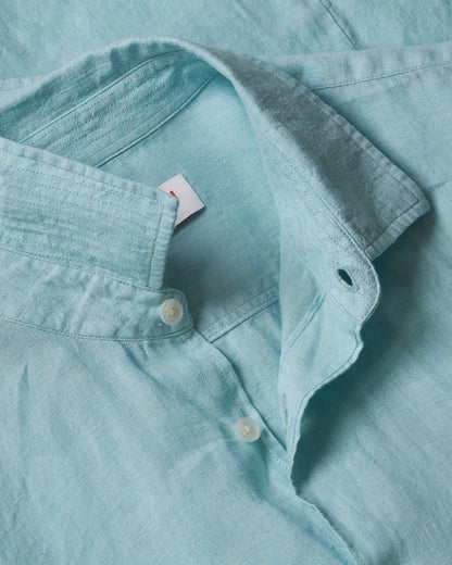 Giles - Tailored Fit Classic Collar Linen Shirt Woven In Italy in Light Sky Pool colour Detail Collar