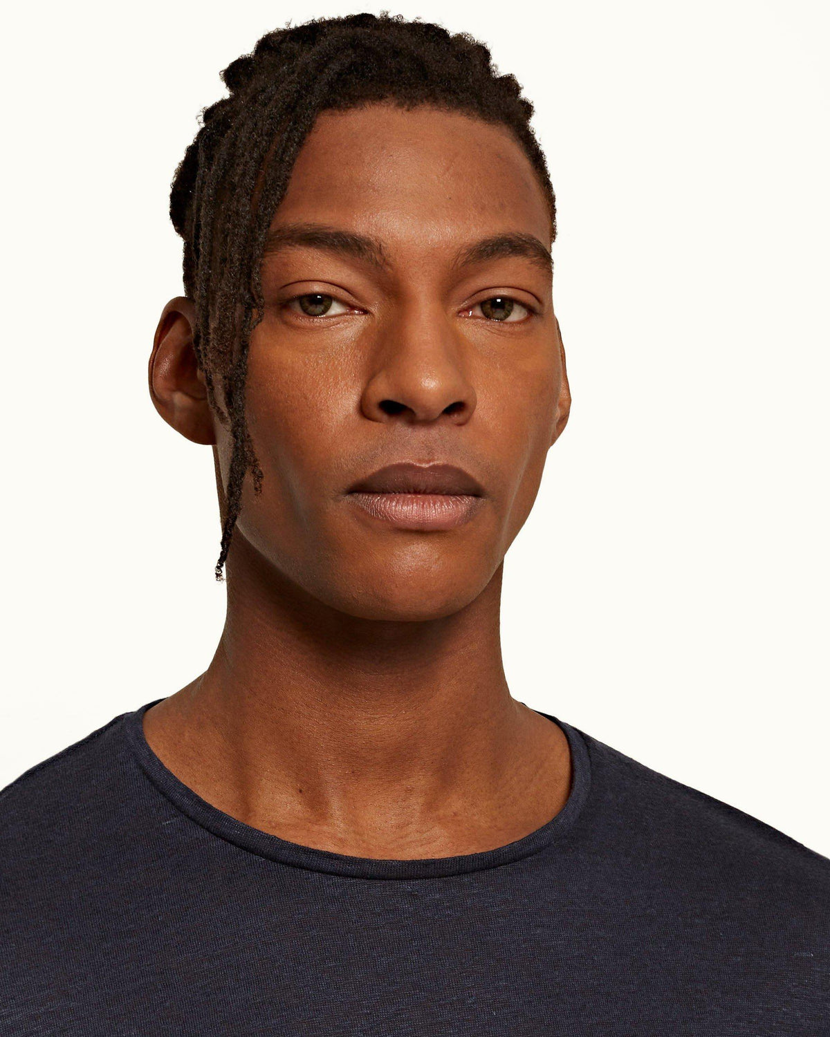 Ob-T Linen - Mens Blue Wash Tailored Fit Crew Neck Linen T-Shirt Detail View